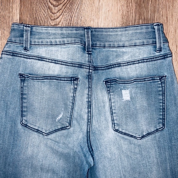 Maurices Woman’s Denim High Rise Distressed Skinny Jeans Size Medium - Picture 9 of 9